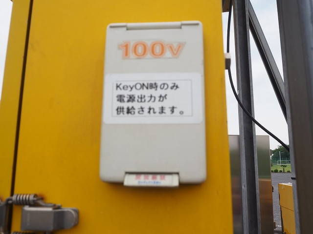 いすゞフォワード道路作業車中型（4t）[写真13]