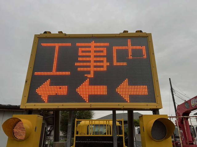 いすゞフォワード道路作業車中型（4t）[写真18]