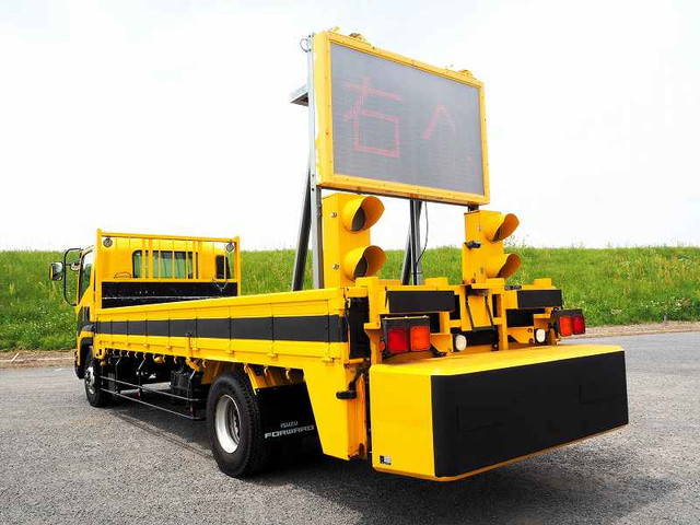 いすゞフォワード道路作業車中型（4t）[写真02]