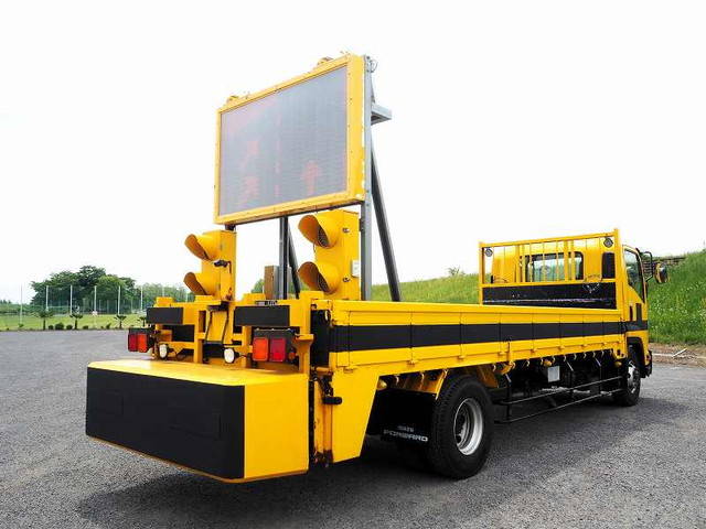 いすゞフォワード道路作業車中型（4t）[写真04]