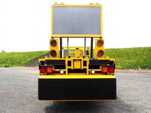 いすゞフォワード道路作業車中型（4t）[写真06]