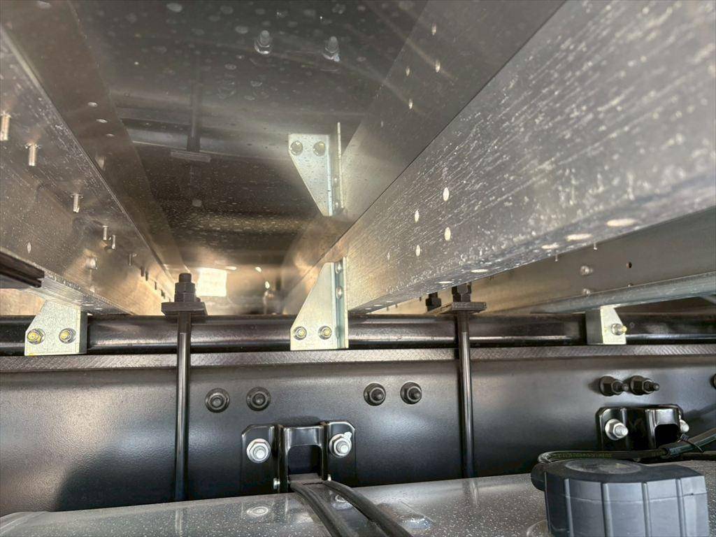 UDトラックスクオンアルミウイング大型（10t）[写真13]