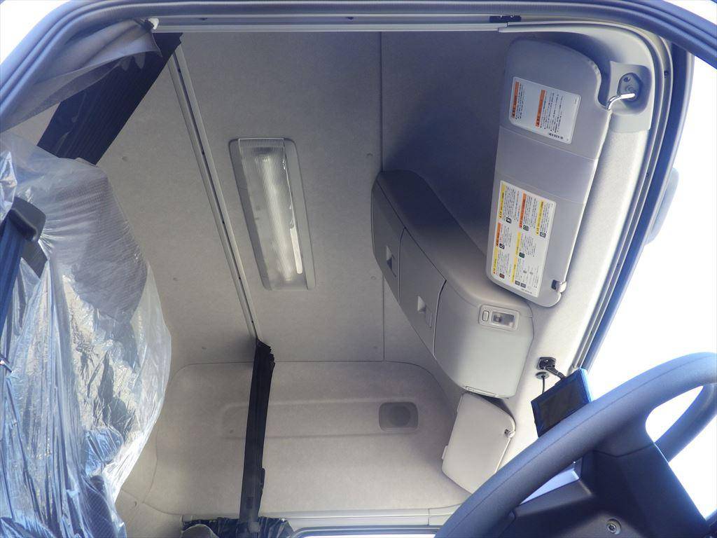 UDトラックスクオンアルミウイング大型（10t）[写真21]