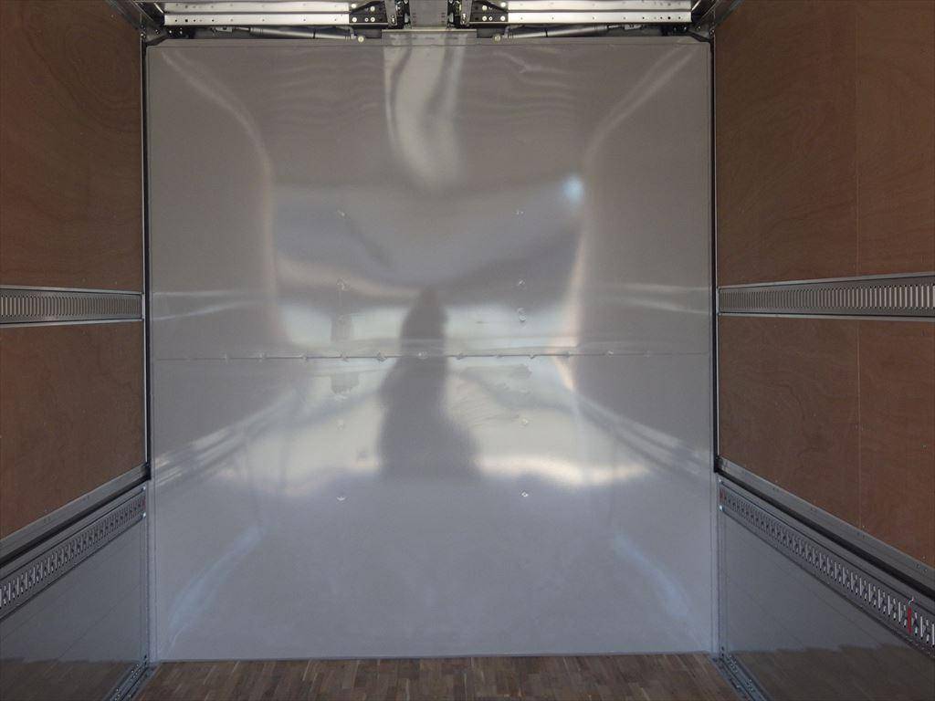 UDトラックスクオンアルミウイング大型（10t）[写真09]