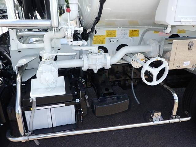 三菱ふそうキャンタータンク車（タンクローリー）小型（2t・3t）[写真12]