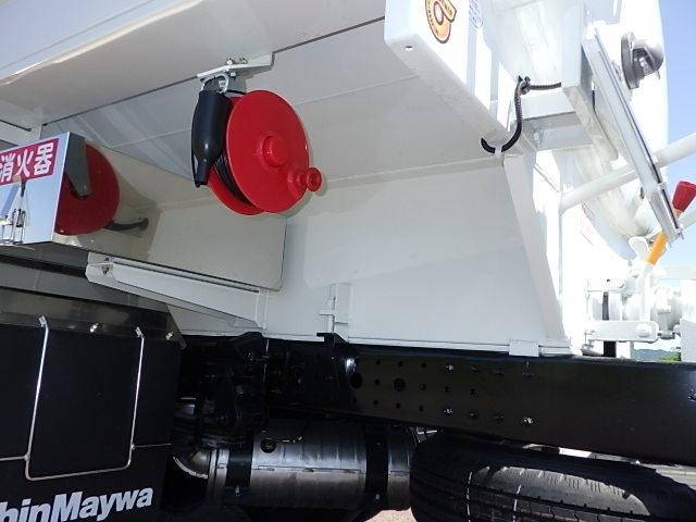 三菱ふそうキャンタータンク車（タンクローリー）小型（2t・3t）[写真17]