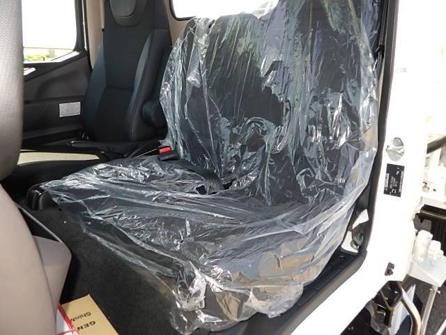 三菱ふそうキャンタータンク車（タンクローリー）小型（2t・3t）[写真25]