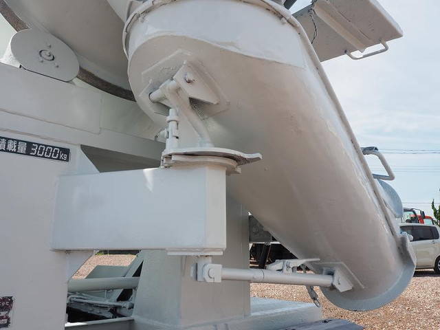 三菱ふそうキャンターミキサー車（コンクリートミキサー）小型（2t・3t）[写真12]
