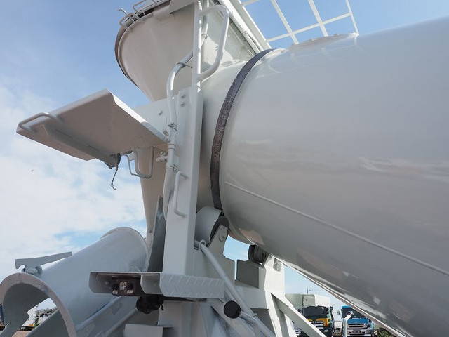 三菱ふそうキャンターミキサー車（コンクリートミキサー）小型（2t・3t）[写真13]