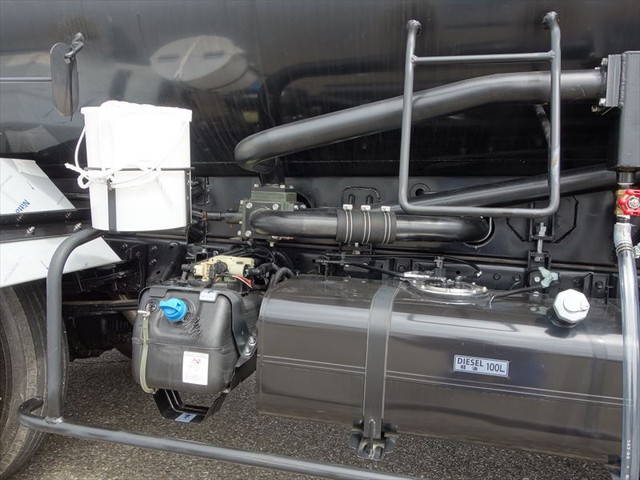 三菱ふそうキャンターバキュームカー小型（2t・3t）[写真11]