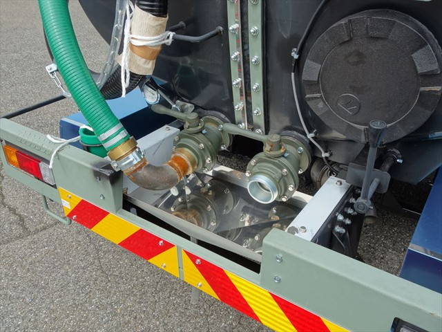 三菱ふそうキャンターバキュームカー小型（2t・3t）[写真18]