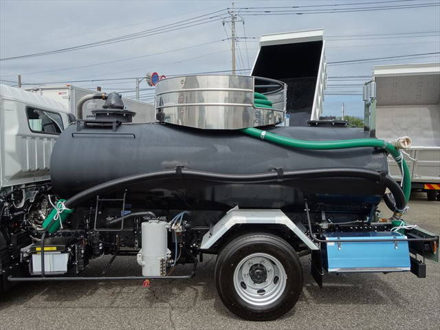 三菱ふそうキャンターバキュームカー小型（2t・3t）[写真04]
