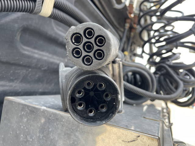 日野プロフィアトレーラーヘッド（トラクターヘッド）大型（10t）[写真14]