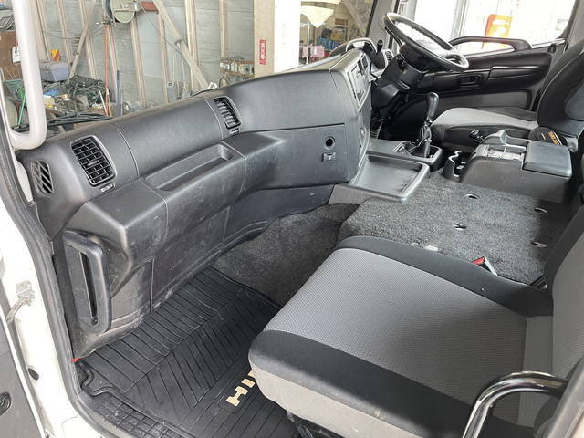 日野プロフィアトレーラーヘッド（トラクターヘッド）大型（10t）[写真28]