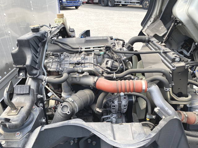 三菱ふそうキャンターアルミバン小型（2t・3t）[写真25]