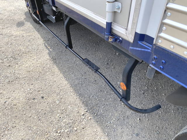 三菱ふそうキャンターアルミバン小型（2t・3t）[写真28]