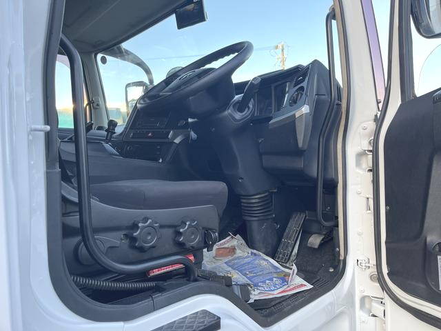 三菱ふそうスーパーグレートアルミウイング大型（10t）[写真12]