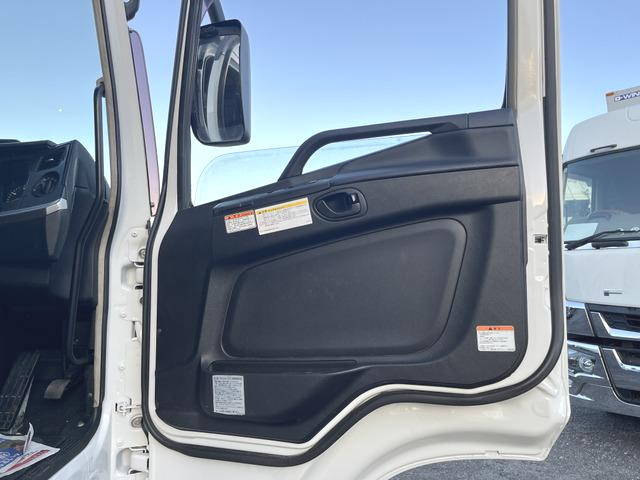 三菱ふそうスーパーグレートアルミウイング大型（10t）[写真13]