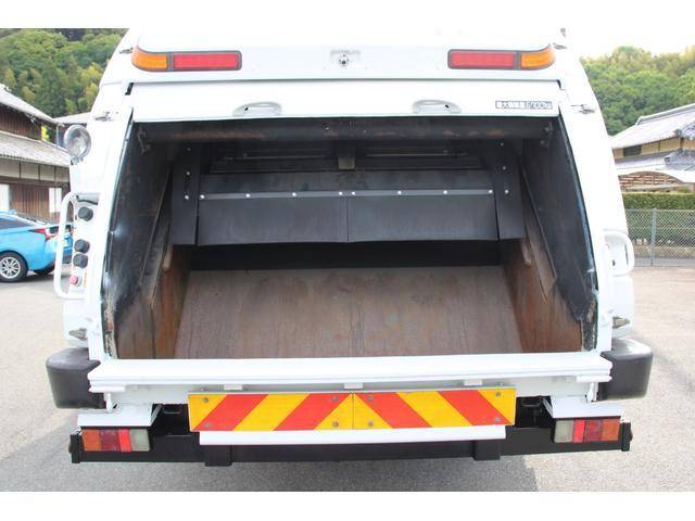 三菱ふそうファイターパッカー車（塵芥車）増トン（6t・8t）[写真15]