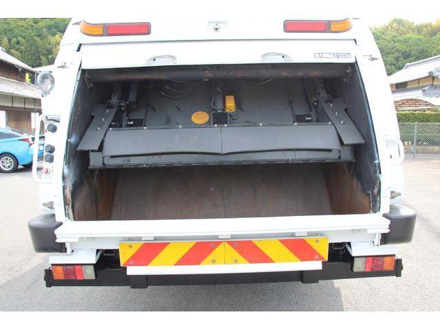 三菱ふそうファイターパッカー車（塵芥車）増トン（6t・8t）[写真17]