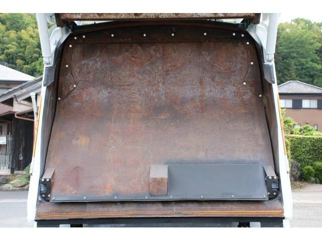 三菱ふそうファイターパッカー車（塵芥車）増トン（6t・8t）[写真22]