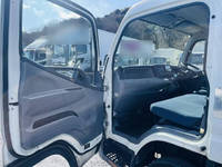 三菱ふそうキャンターアルミバン小型（2t・3t）[写真32]