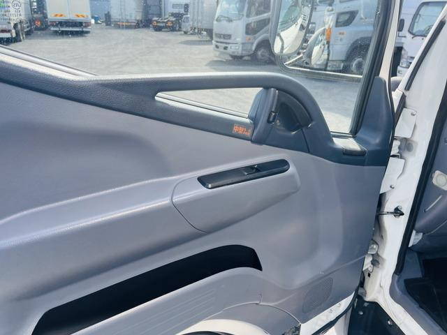 三菱ふそうキャンターアルミバン小型（2t・3t）[写真32]