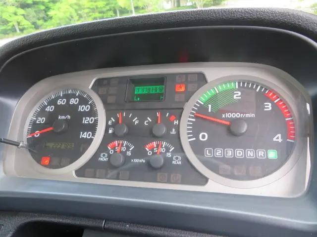 日野レンジャーパッカー車（塵芥車）中型（4t）[写真10]