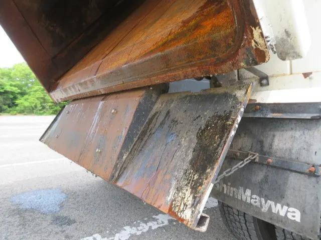 日野レンジャーパッカー車（塵芥車）中型（4t）[写真21]