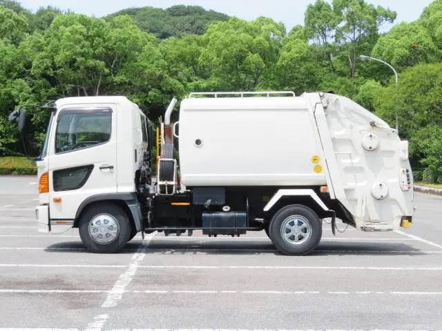 日野レンジャーパッカー車（塵芥車）中型（4t）[写真03]