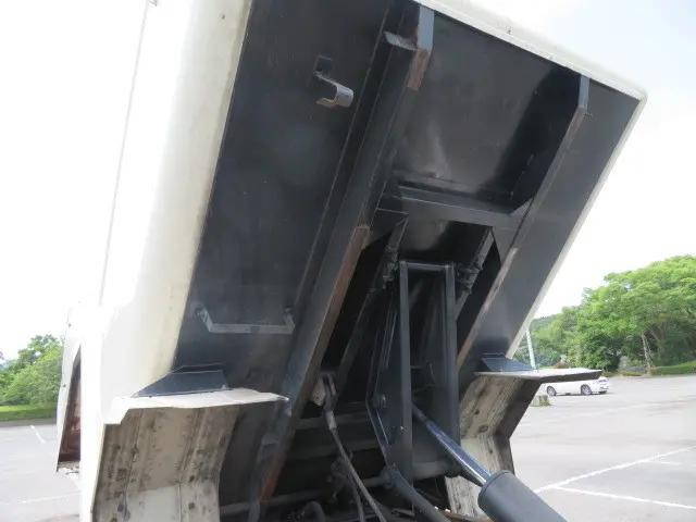 日野レンジャーパッカー車（塵芥車）中型（4t）[写真40]