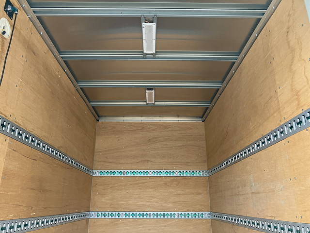 三菱ふそうキャンターアルミバン小型（2t・3t）[写真13]