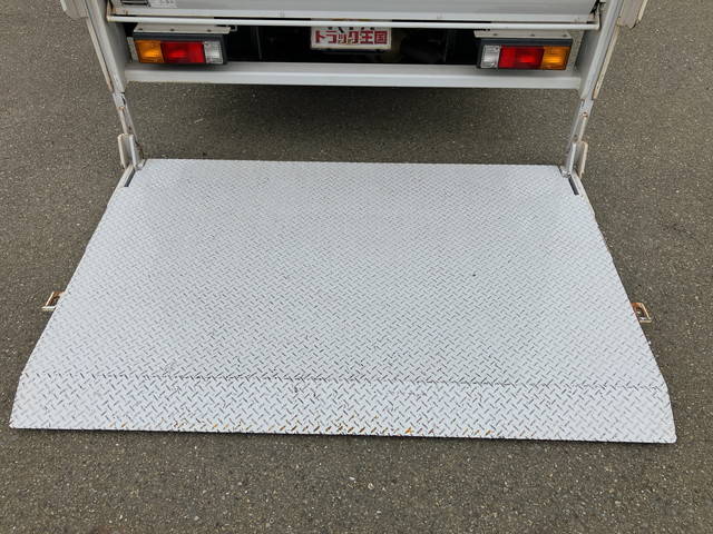 三菱ふそうキャンターアルミバン小型（2t・3t）[写真18]