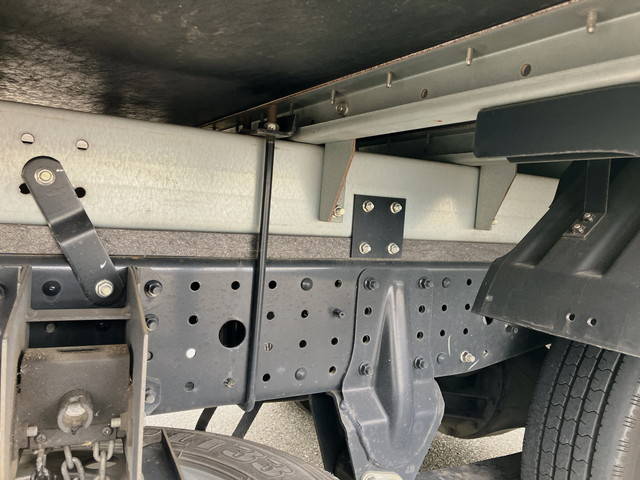 三菱ふそうキャンターアルミバン小型（2t・3t）[写真22]