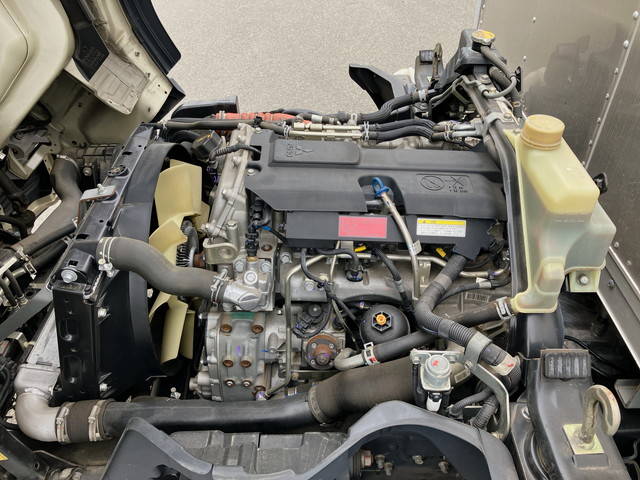 三菱ふそうキャンターアルミバン小型（2t・3t）[写真26]