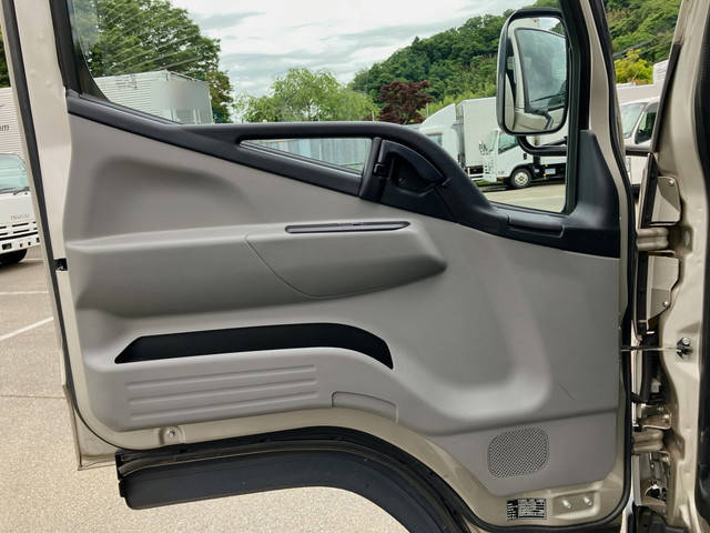 三菱ふそうキャンターアルミバン小型（2t・3t）[写真28]