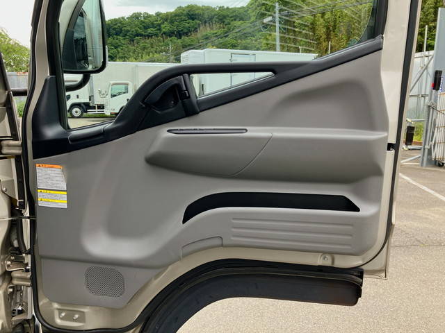 三菱ふそうキャンターアルミバン小型（2t・3t）[写真29]