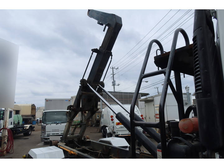 いすゞフォワードコンテナ専用車中型（4t）[写真18]