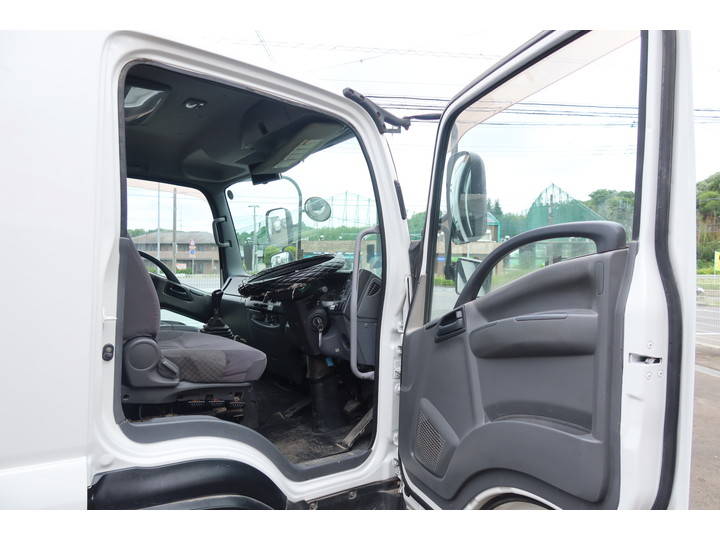 いすゞフォワードコンテナ専用車中型（4t）[写真28]
