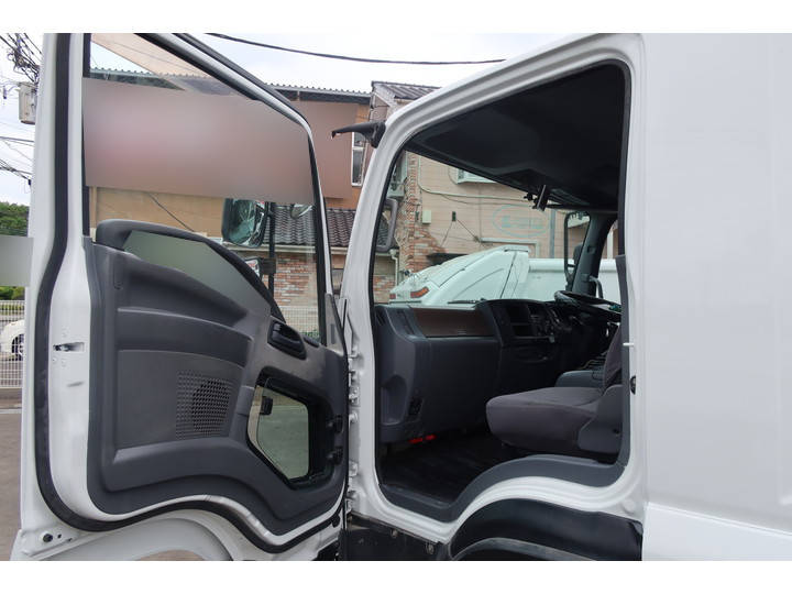 いすゞフォワードコンテナ専用車中型（4t）[写真37]