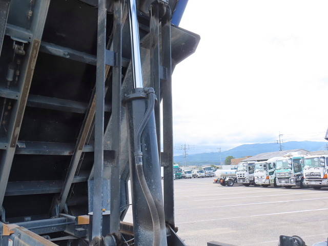 三菱ふそうスーパーグレートダンプ大型（10t）[写真09]