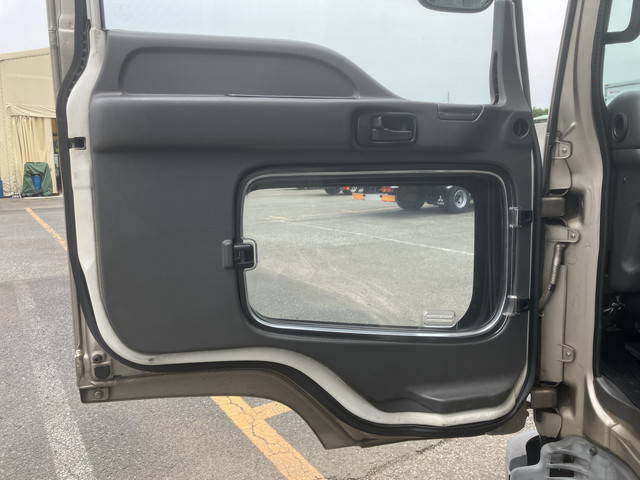 いすゞフォワードアルミウイング中型（4t）[写真28]