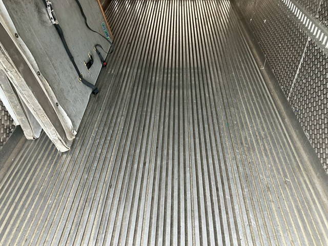 三菱ふそうファイター冷凍車（冷蔵車）中型（4t）[写真12]