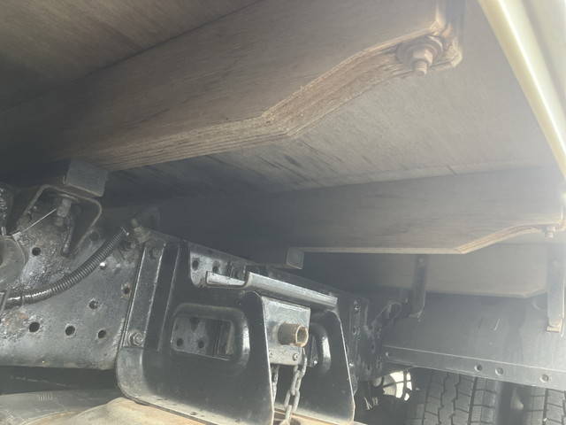 いすゞエルフ平ボディ小型（2t・3t）[写真24]