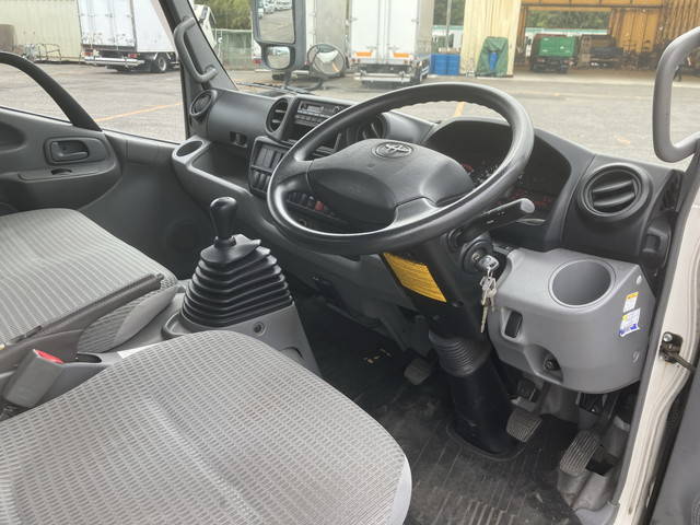 トヨタトヨエースアルミバン小型（2t・3t）[写真32]