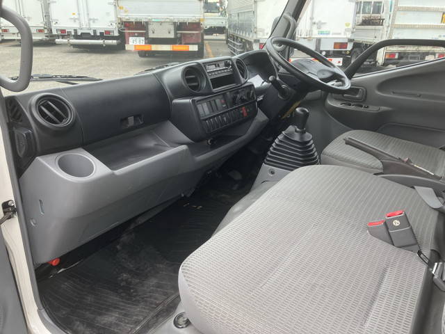 トヨタトヨエースアルミバン小型（2t・3t）[写真34]