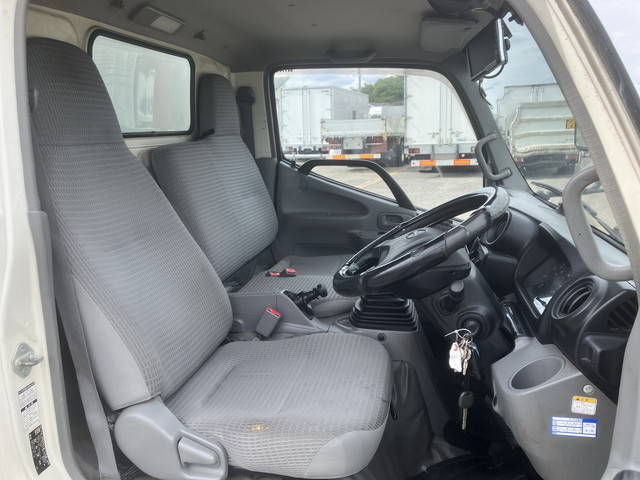 日野デュトロパネルバン小型（2t・3t）[写真31]