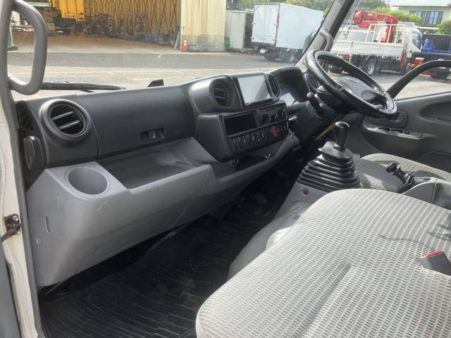 日野デュトロパネルバン小型（2t・3t）[写真34]