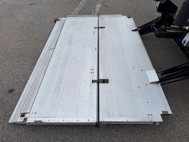 いすゞフォワード冷凍車（冷蔵車）中型（4t）[写真11]