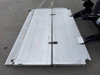 いすゞフォワード冷凍車（冷蔵車）中型（4t）[写真11]